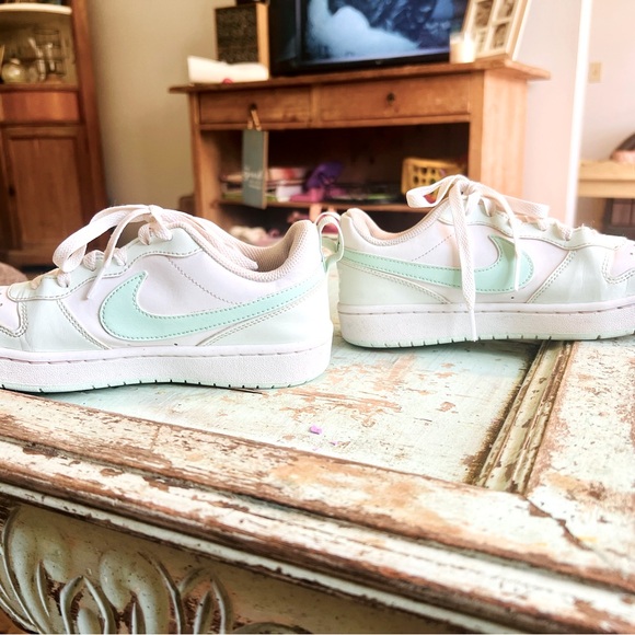 Nike Blazers - Picture 2 of 3